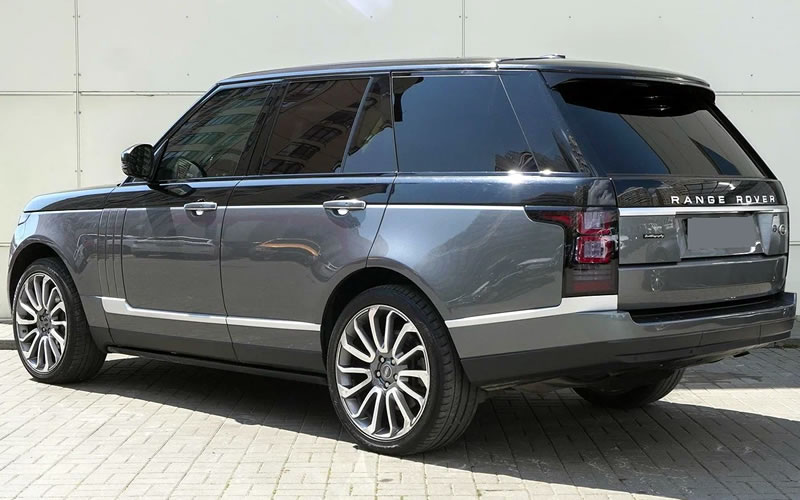 Range Rover IV 2013 года, вид сзади