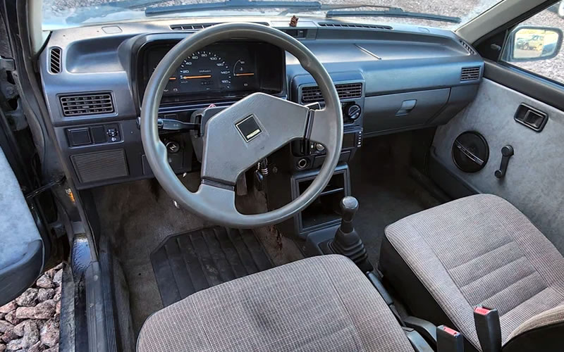Mazda 121 1990 года, интерьер