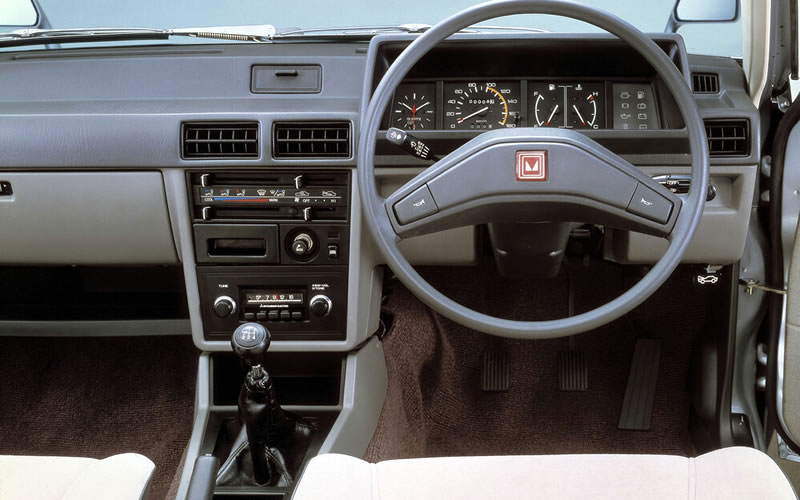 Lancer EX 1982 года, интерьер