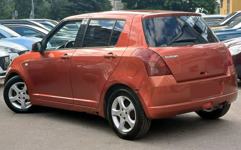 Swift RS 2007 года, вид сзади