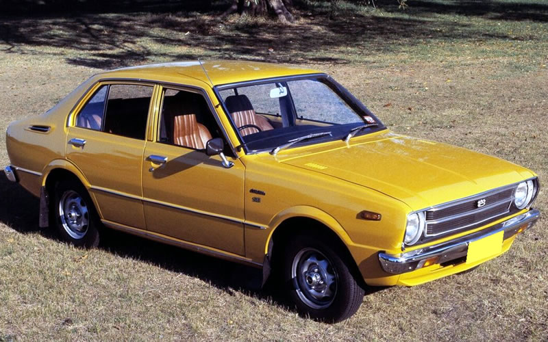 Corolla E30 1974 года, седан