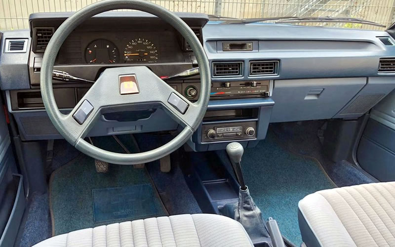 Corolla E80 1983 года, интерьер