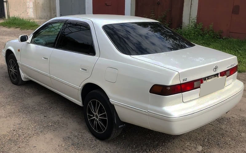 Camry XV20 1999 года, вид сзади