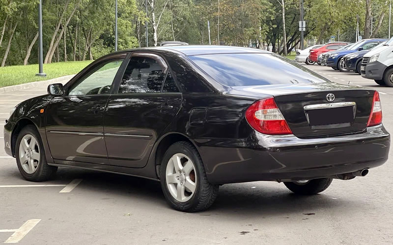 Camry XV30 2002 года, вид сзади