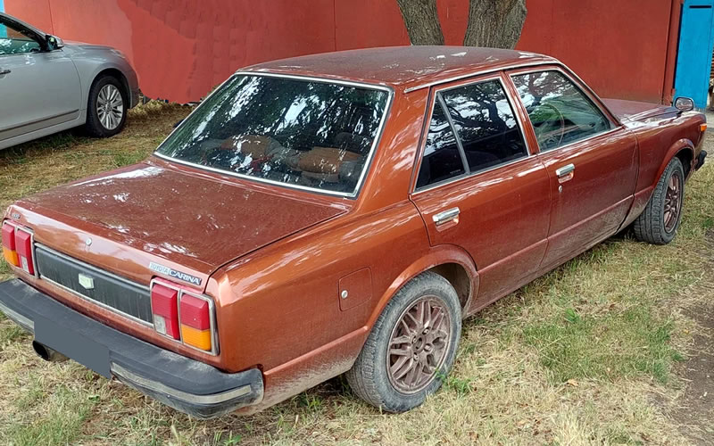 Carina A40 1981 года, вид сзади