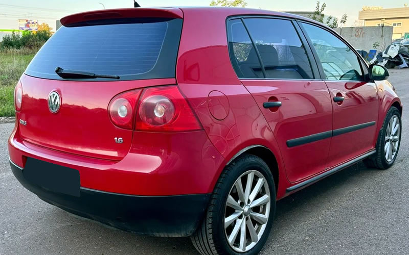 Golf Mk5 2006 года, вид сзади