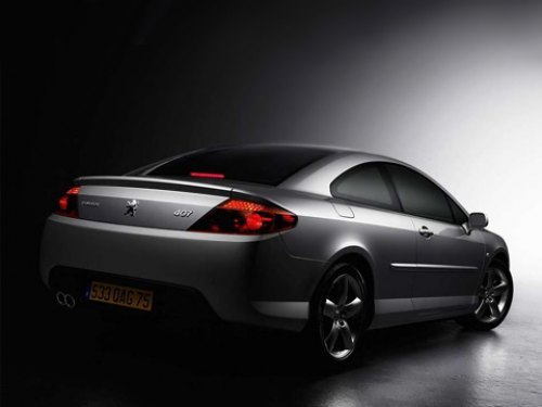 У нового купе на базе Peugeot 407 нет шильдика…