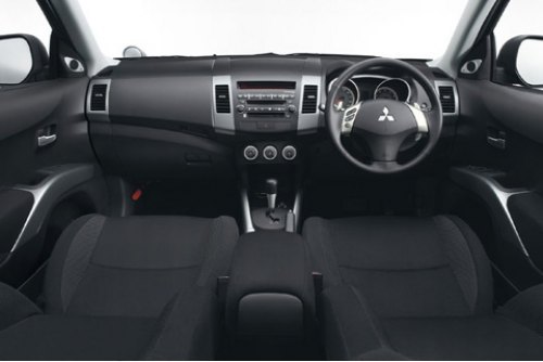 Интерьер максимально практичный, стильный и функциональный.