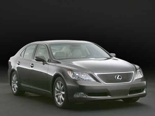 Новый Lexus LS 460 уже не пытается откровенно…