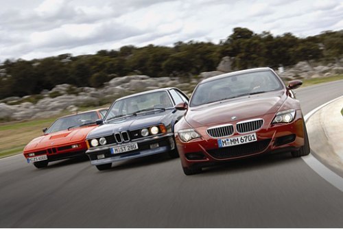 В центре — BMW M 635 CSi. Слева от нее — «донор»…