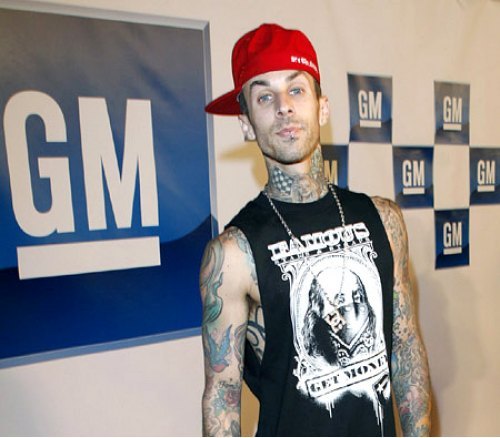 Тревис, отметившийся в коллективе Blink 182,…