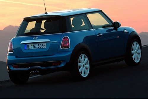 Mini Cooper S, как и раньше, легко узнать по…
