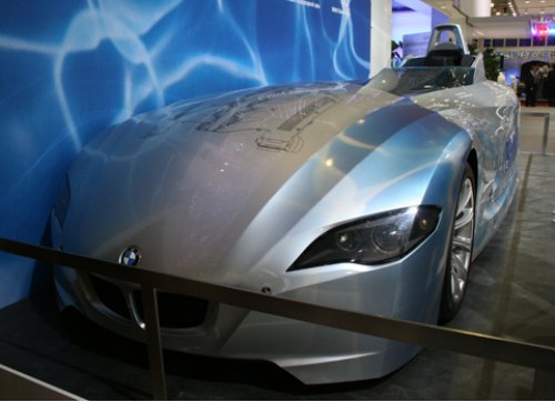 Водородный BMW H2R по своим характеристикам…