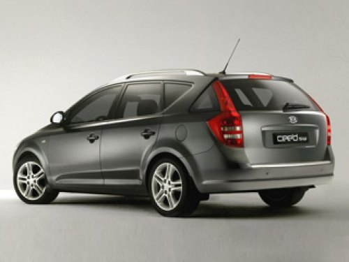 Новый Kia cee'd-универсал отличается немного…