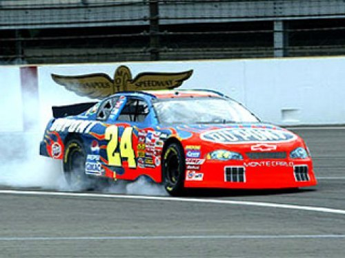 В 2003 году Монтойя уже ездил на болиде NASCAR.…