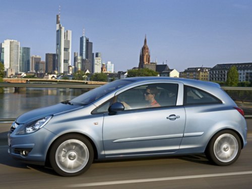 А вот компактной «малышке» Opel Corsa чуть-чуть…