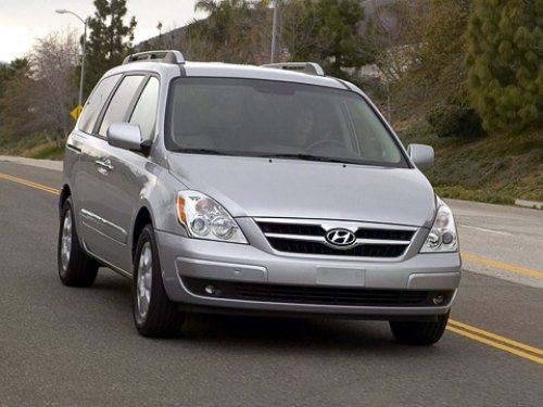 Большой минивэн Hyundai Entourage совершенно