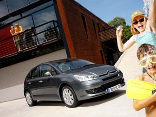 Фрагмент рекламного постера Citroen C4.