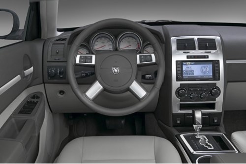Передняя панель Dodge Magnum также претерпела…