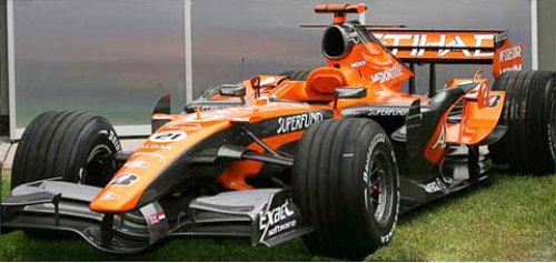Spyker сначала показал полностью оранжевую…