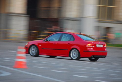 Шведы из школы экстремального вождения Saab…