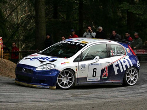 Раллийный Fiat Grande Punto S2000 весьма успешно…