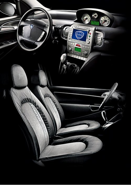 Интерьер версии Sport Momo Design сильных…