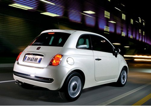 Со стандартными двигателями Fiat 500 разгоняется…