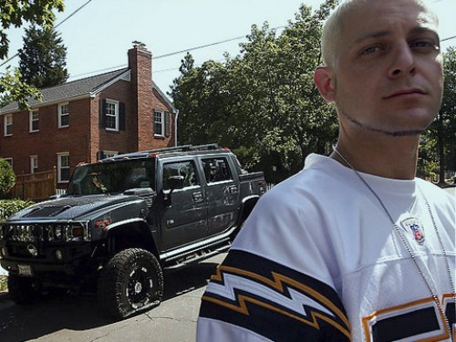 Вот он, пострадавший Hummer, а на переднем плане…