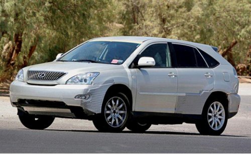 Облепленный непонятно чем Lexus, скорее,…