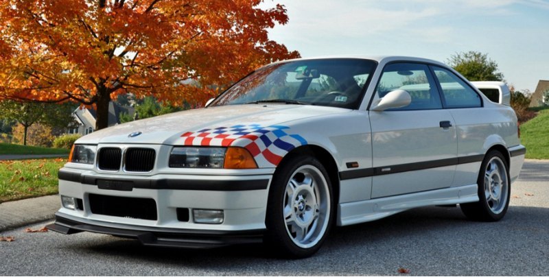 BMW M3 Lightweight легко было узнать по…