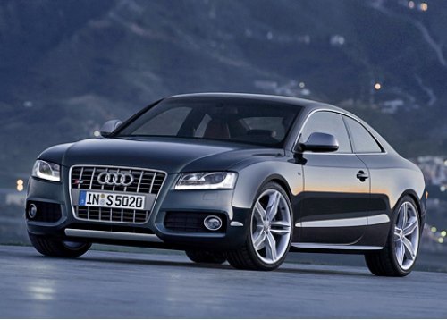 Audi S5 Coupe и Audi R8 выступают в двух…