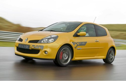 …впрочем, как и Renault Clio F1 Team R27.