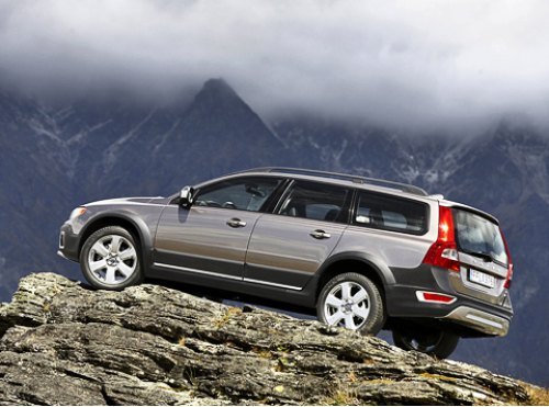 Универсал Volvo V70 и Volvo XC70 в некоторой мере…