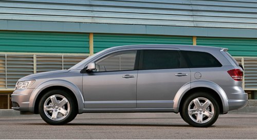 Пенсионерским Dodge Journey не назовешь.…