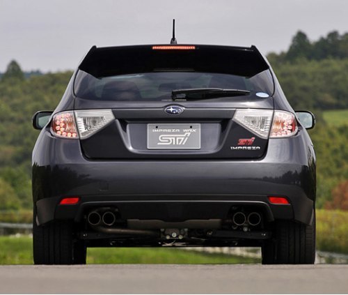 У предыдущей WRX STI была только одна выхлопная…