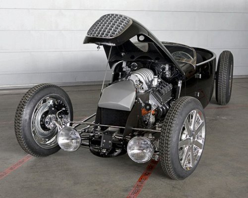 Двигатель похожего на богомола SR 392 Roadster…