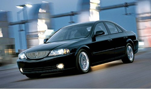 Предшественницей Lincoln MKS была модель LS.…