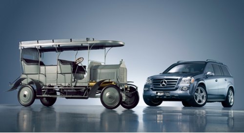Vision GL 320 Bluetec (справа) показали во время…