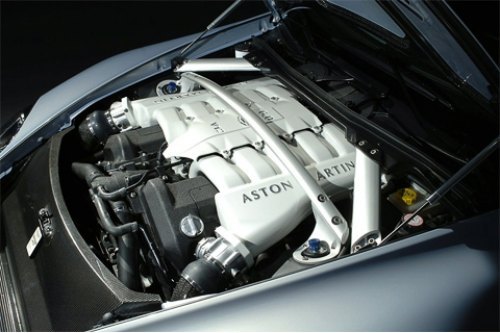 Атмосферным шестилитровым V12 с Vantage RS…