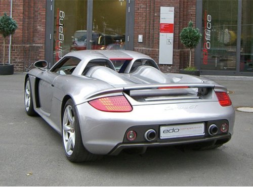 Вообще-то и стандартный Carrera GT лишним жирком…