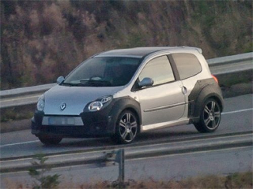 От гражданского Twingo вариация RS внешне будет…