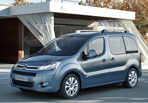 Citroen (на фото) отличается от Peugeot лишь…