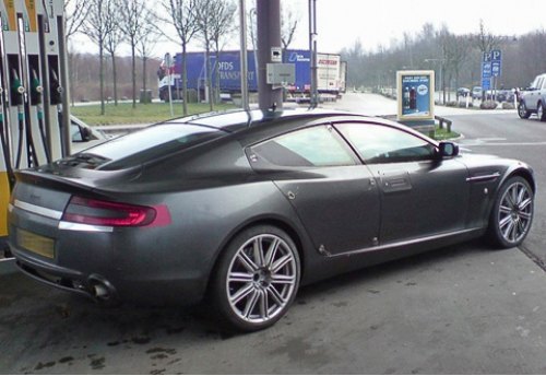 Корма Aston Martin Rapide тоже не претерпела…