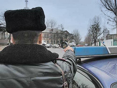 Встреча с этим человеком в шапке не сулит ничего…