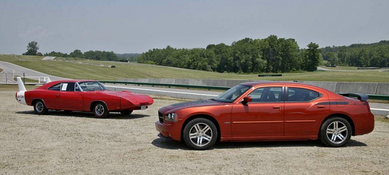 Два Dodge Charger Daytona. Один — легенда, а…