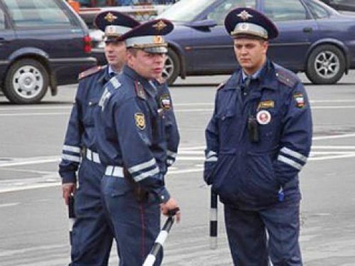 В ближайшее время общаться с этими товарищами…