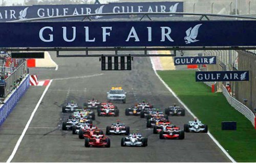 Начало гонки. Оба McLaren стартовали неважно.…