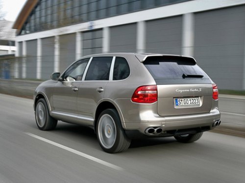 Сзади Turbo S можно распознать по особым…