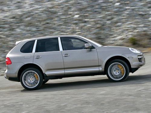 Только Cayenne Turbo S может быть выкрашен в цвет…